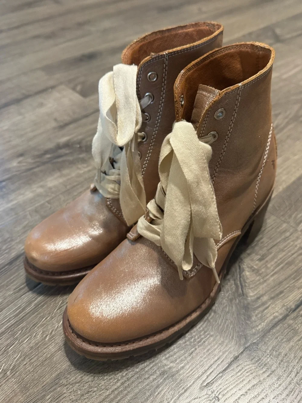 Frye - Picture 2 of 7
